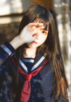 女大学生的沙龙室观看